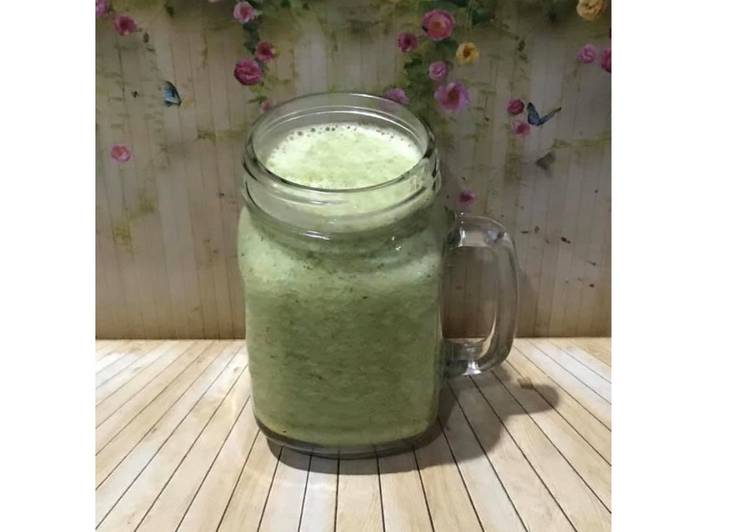 Diet Juice Star Fruit Apple Kiwi Kale Mint