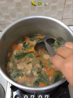 Foto resep Sop ayam & sosis 😊