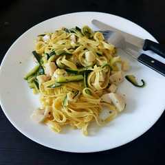 รูปของ Tagliatelle con capesante e zucchini (pasta scallop & zucchini)