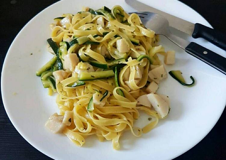 Tagliatelle con capesante e zucchini (pasta scallop & zucchini)
