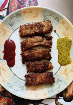 A picture of Bread stuffed soybean & potato roll.