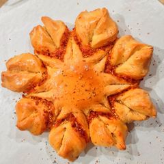 A picture of Pizza Star Bread.