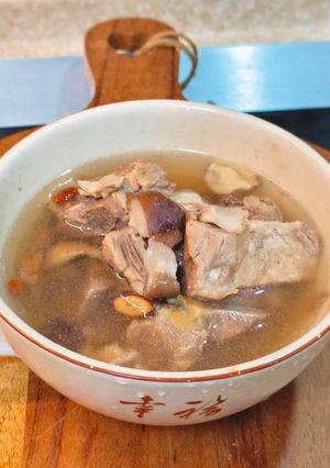 一條根排骨菇菇湯 的食譜成品照片