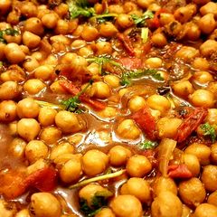 A picture of North Indian Chole/Chickpeas Masala.