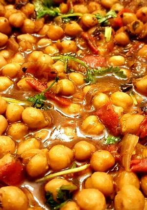 A picture of North Indian Chole/Chickpeas Masala.