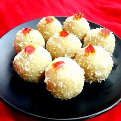 A picture of Thandie mawa ladoo.