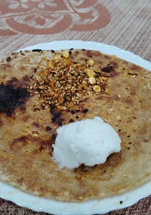 A picture of White butter peanut paratha.
