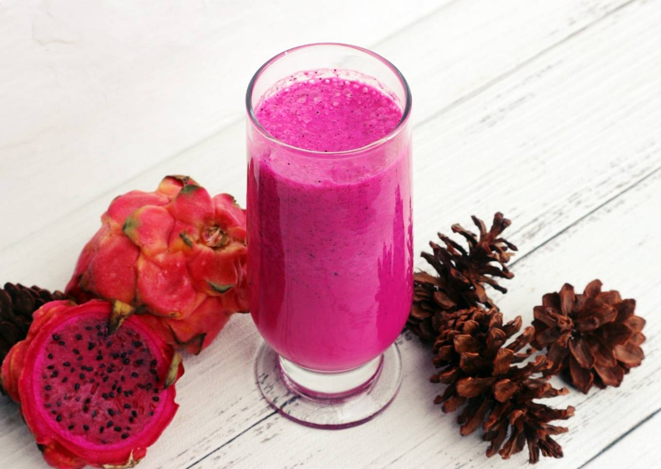 Smoothie Buah Naga Yoghurt Stroberi