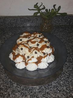 Una foto de Postre de merenguitos y dulce de leche #antojitos #bbb #micocina
