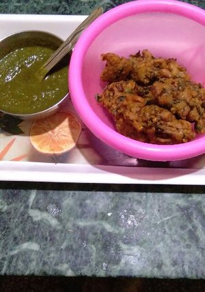 A picture of Payaj ke pakore.
