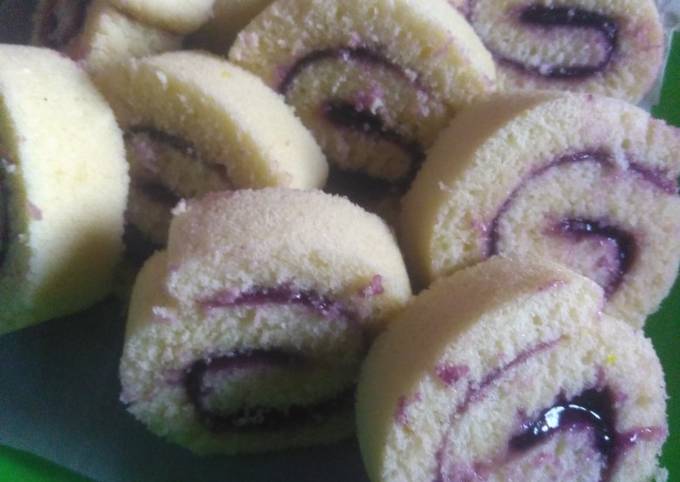 Bolu gulung bluberry