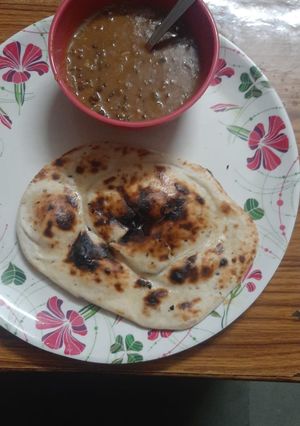 दाल मखनी और नान (dal makhani aur naan recipe in Hindi) रेसिपी मुख्य फोटो