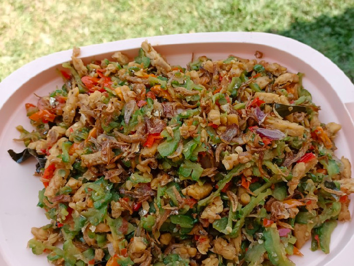 Langkah Mudah untuk Menyiapkan Tumis pare pedas (anti pait) Anti Gagal