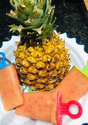 Una foto de Heladitos de piña y duraznos light 🍑🍍♥️