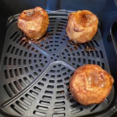 A picture of Air fried cinnamon caramel apples#mommasrecipes.