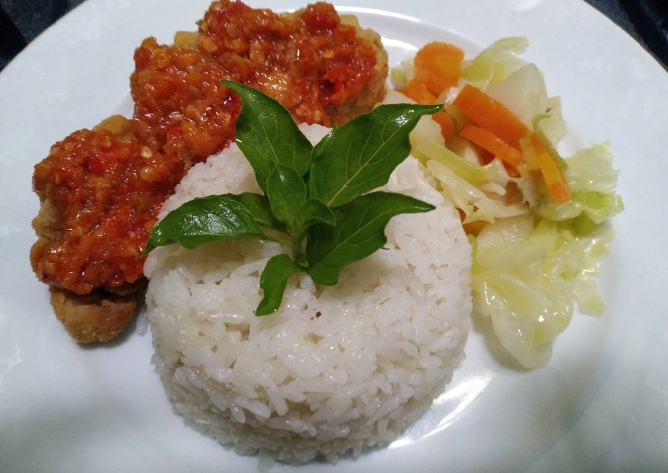 Ayam geprek kuah soup