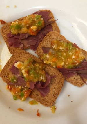 Una foto de Canapés de Pastrami