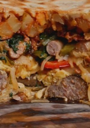 Kolbászos-zöldséges tortilla recept fotója
