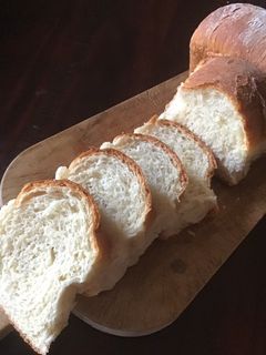 A picture of California Farm Luxury Bread.