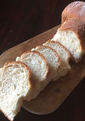 A picture of California Farm Luxury Bread.