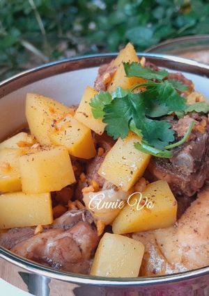Hình của món Gà nấu khoai tây.