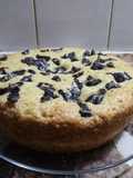 Torta vegana de ciruelas confitadas