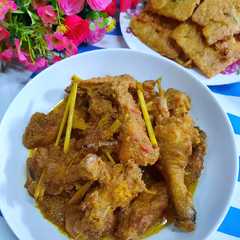 A picture of Ayam Kalio / ayam kaleyo.