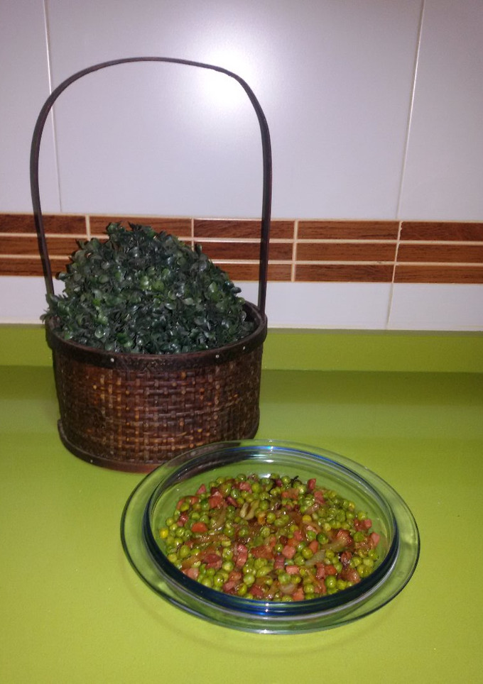 Una foto de Guisantes con jamón