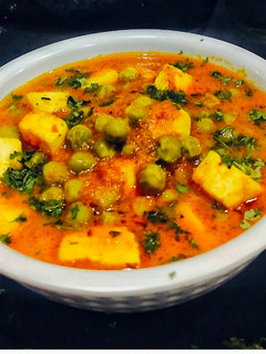 A picture of Matar Paneer.