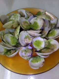Una foto de Chirlas a la plancha con salsa verde