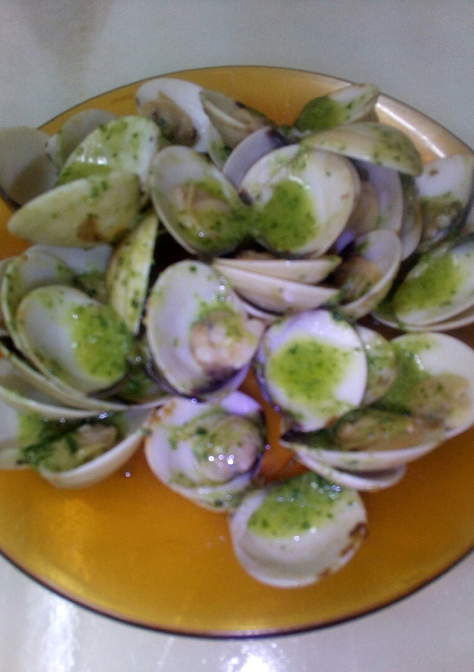 Una foto de Chirlas a la plancha con salsa verde