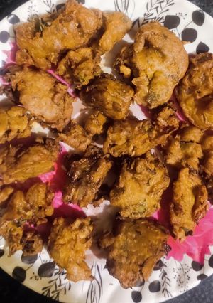 प्याज के पकौड़े(pyaz ke pakode recipe in hindi) रेसिपी मुख्य फोटो