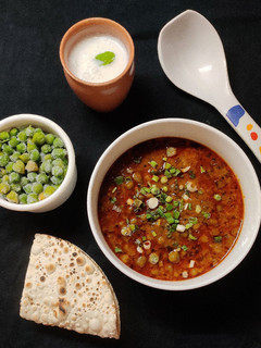 લીલા ચણા નું કાઠિયાવાડી શાક (Lila Chana Kathiyawadi Shak Recipe In Gujarati) રેસીપી મુખ્ય ફોટો