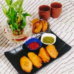 A picture of Bread rolls (paneer stuffing Bread rolls).