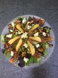 Ensalada 🥗 templada de pera 🍐 gorgonzola y beicon 🥓