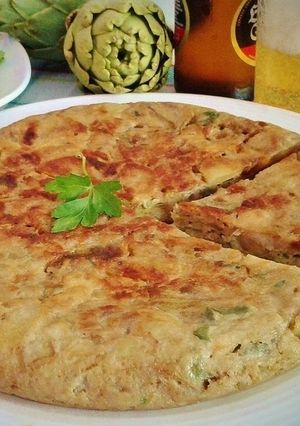 Una foto de Tortilla de bacalao con alcachofas