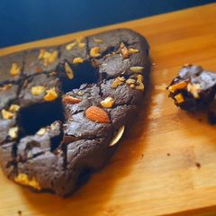 A picture of Eggless nut brownie.