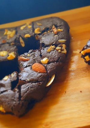 A picture of Eggless nut brownie.