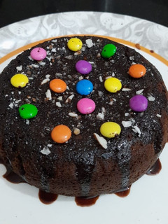 एगलेस चॉकलेट केक(eggless chocolate cake recipe in Hindi) रेसिपी मुख्य फोटो