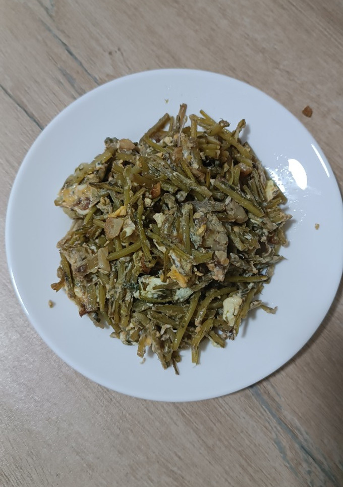 Una foto de Tagarninas Revueltas con huevos
