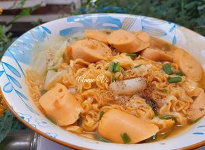 Hình của món Mì tobokki phomai xúc xích heo.