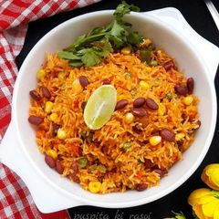 A picture of Mexican veg fried rice.