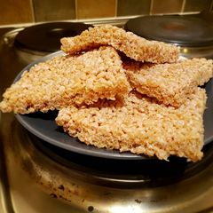 A picture of Rice krispies treats.