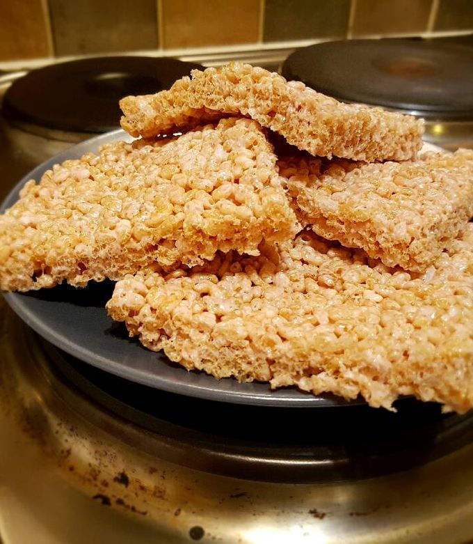 A picture of Rice krispies treats.