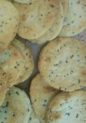 Una foto de Galletas de agua y semillas... súper fáciles