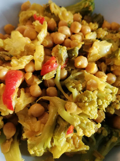 Una foto de 36. Garbanzos con verduras salteados al Ras el Hanout