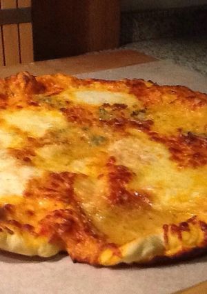 Foto principal de Pizza cuatro quesos en sartén