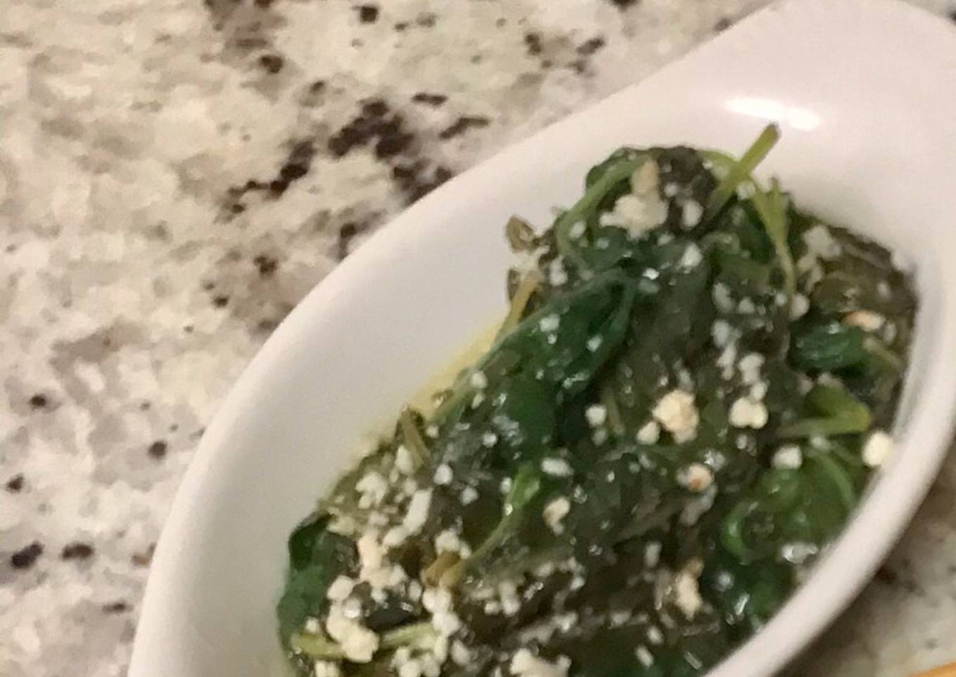 Sautéed garlic spinach