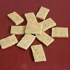 A picture of Sesame seeds and groundnuts vadi.
