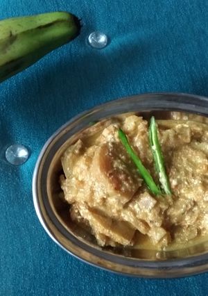 A picture of Raw banana ki dahi waalisabji.